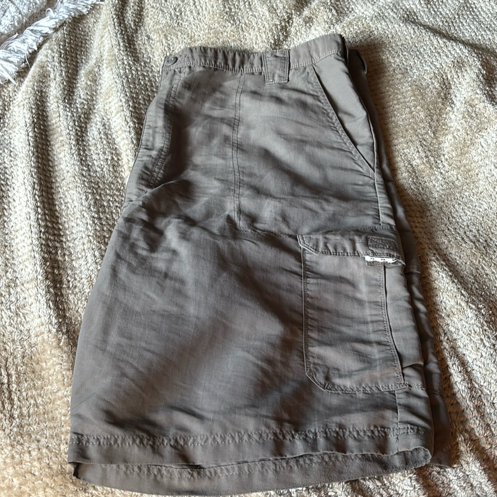Wrangler cargo shorts olive green
